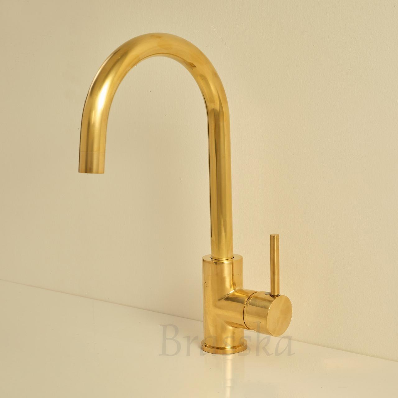 Vintage Brass Kitchen Faucet with 360 Degree Swivel