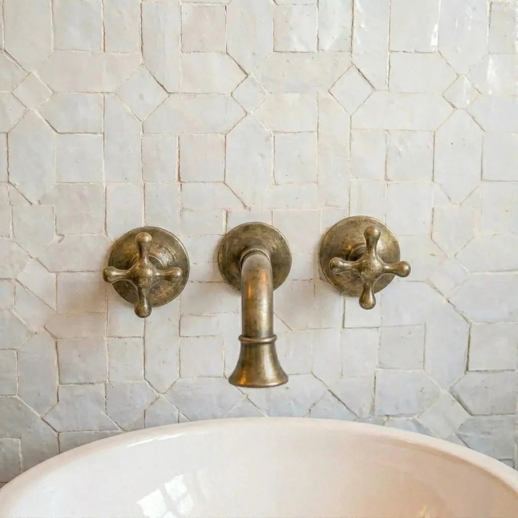 Classic European Vintage Brass Bathroom Wall Faucet