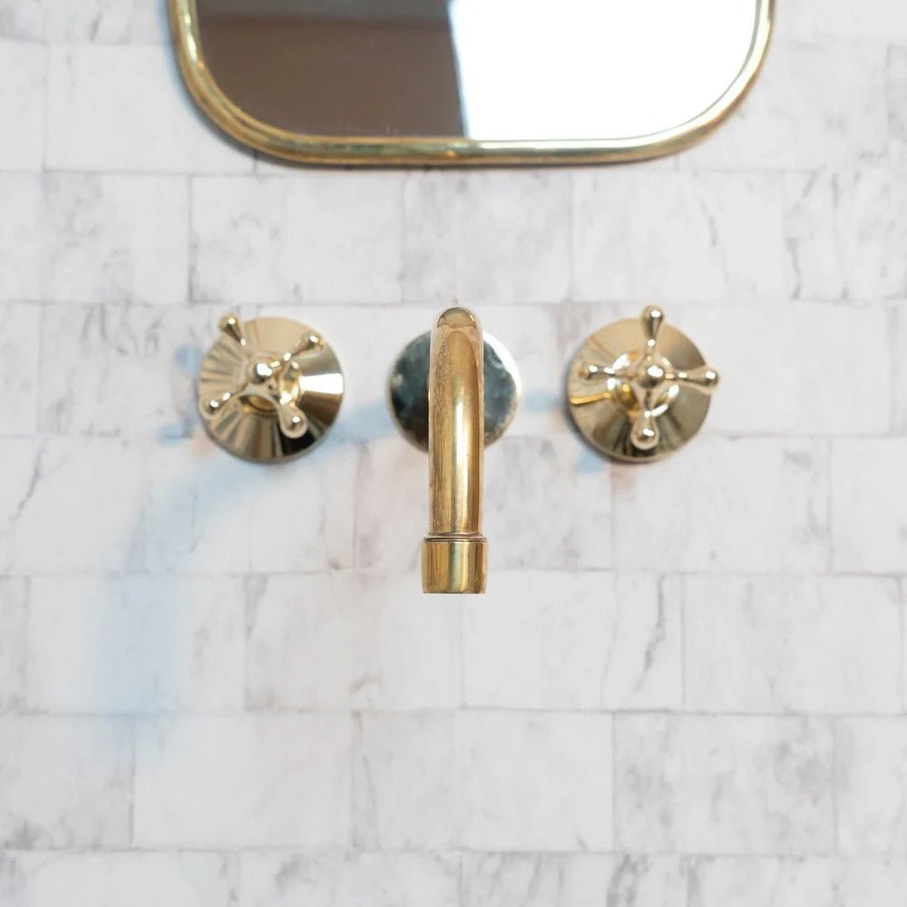 Elegant Vintage Brass Wall-Mounted Faucet