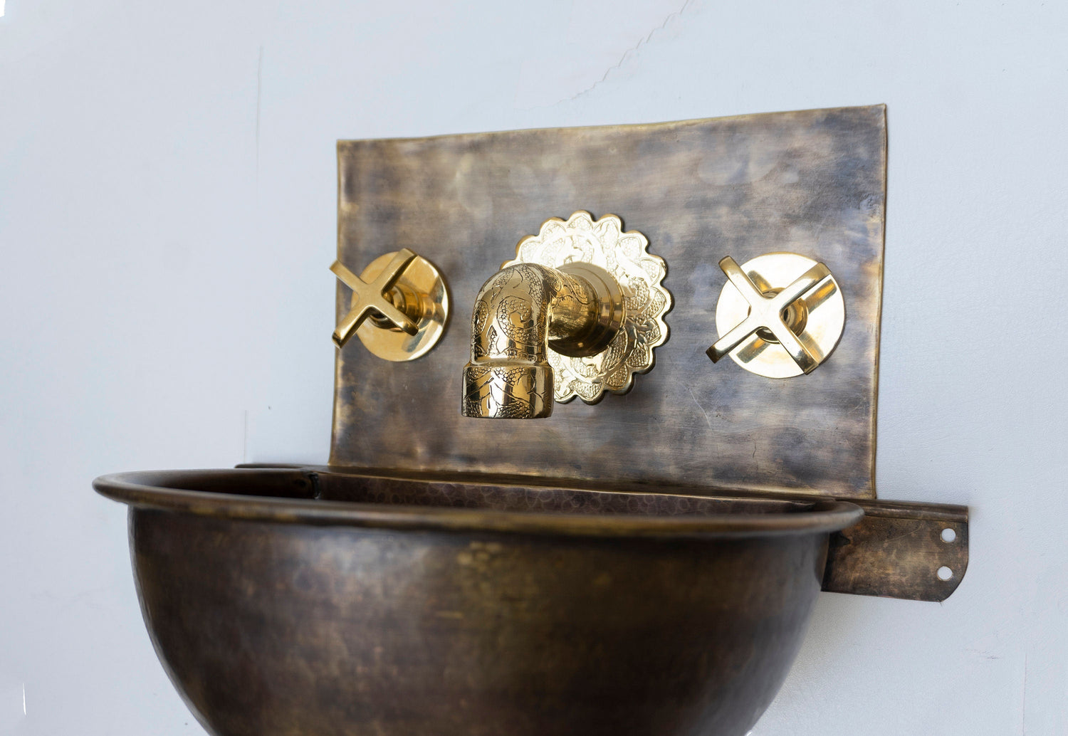 Antique Brass Wall Mount Sink With Brass Mixer Faucet