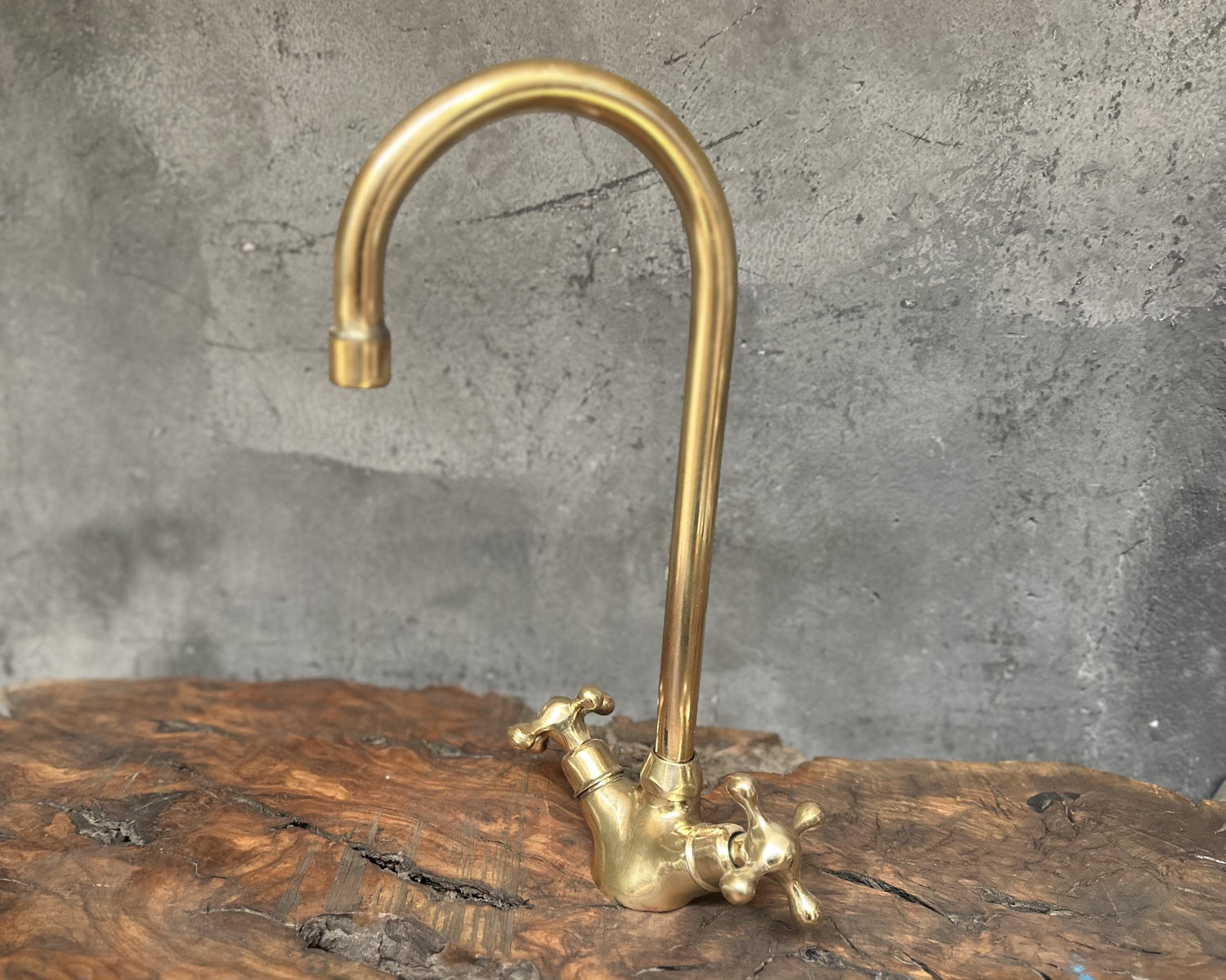 Durable Brass Bathroom Sink Faucet, Solid Brass Gooseneck Faucet For Sink , Unlacquered Brass Tap