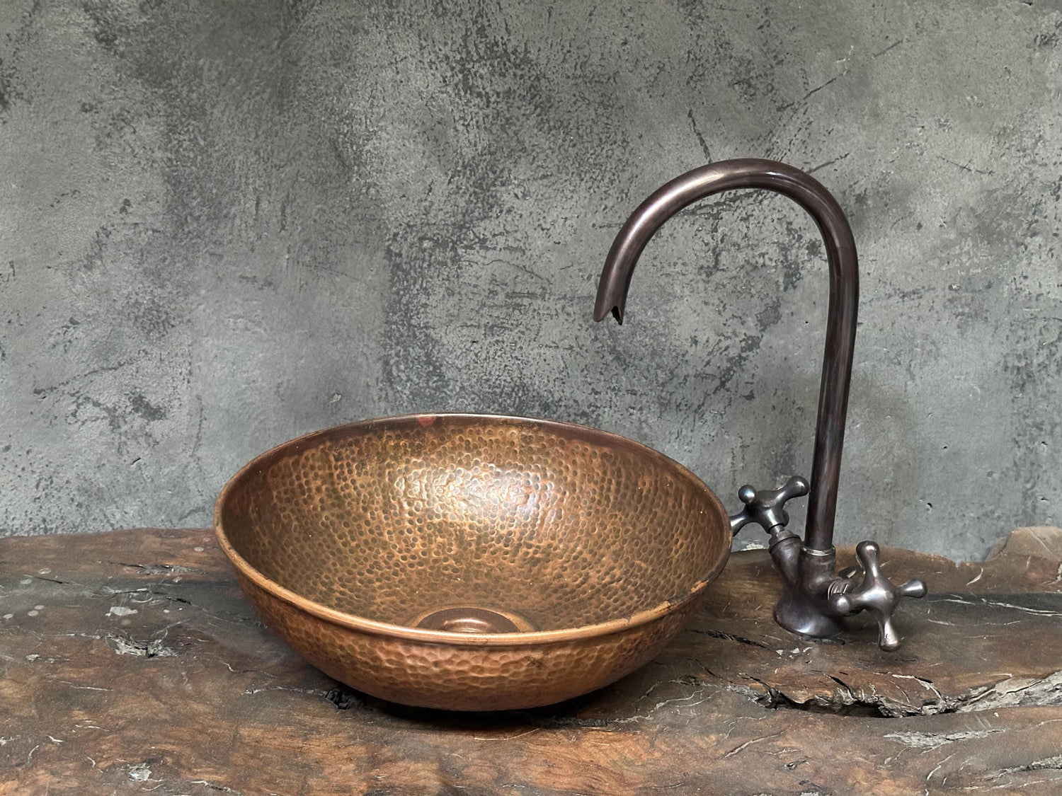 Rustic Hammered Copper Vessel Sink , Handcrafted Round Copper Sink Bathroom