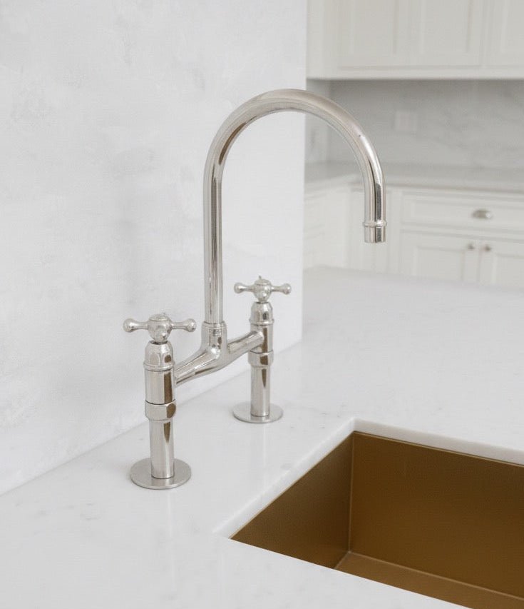 Luxury Brass Kitchen Faucet with Undermount Brass Sink
