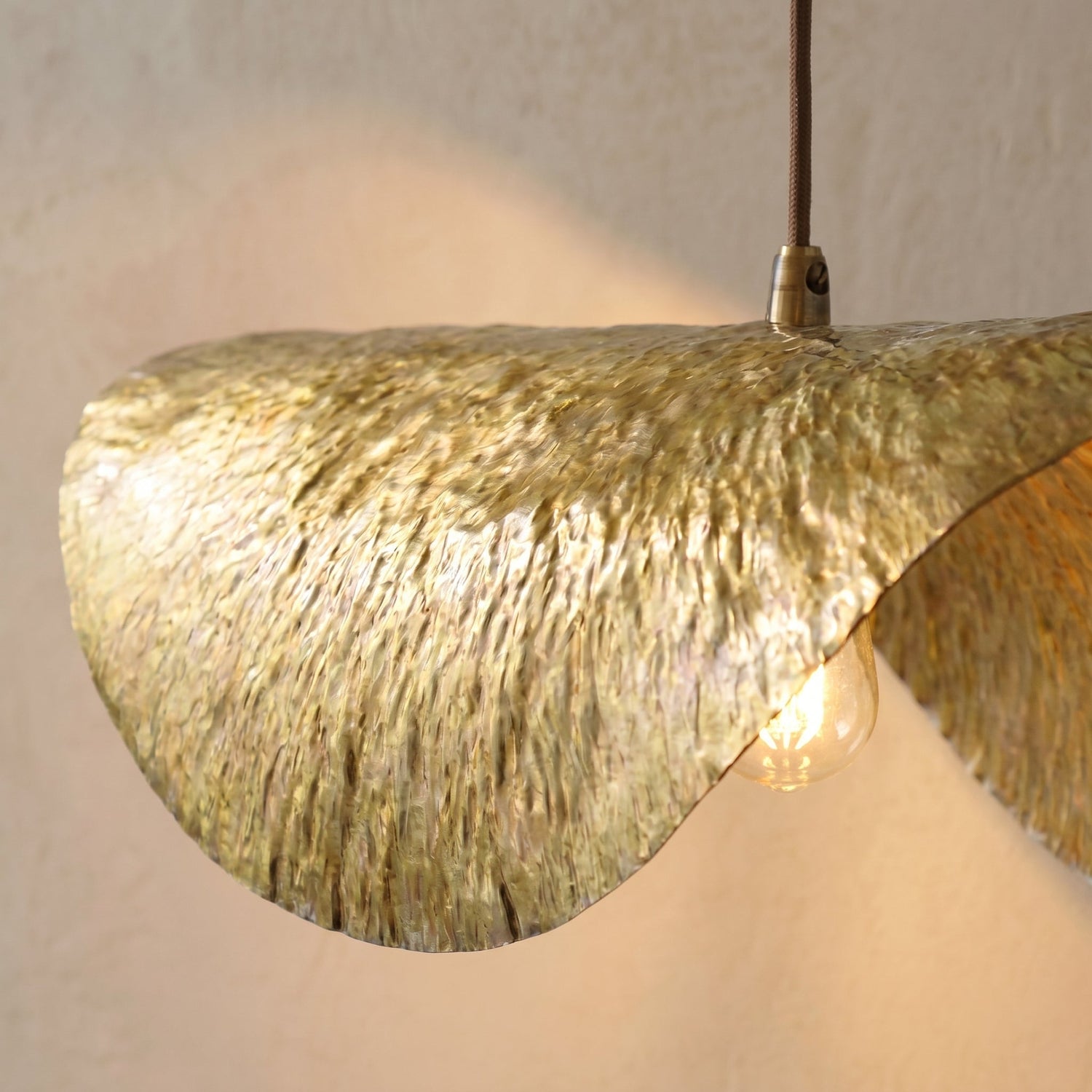 Modern Lotus Leaf Brass Pendant Lamp - Minimalist Suspension Light