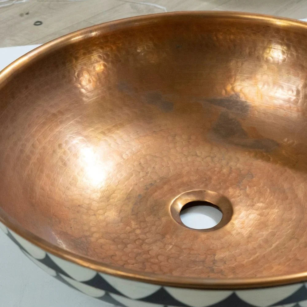 solide Copper Vessel Sink with Antique Finish for Elegant Bathrooms