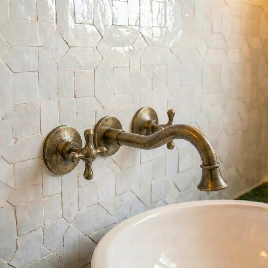 Classic European Vintage Brass Bathroom Wall Faucet