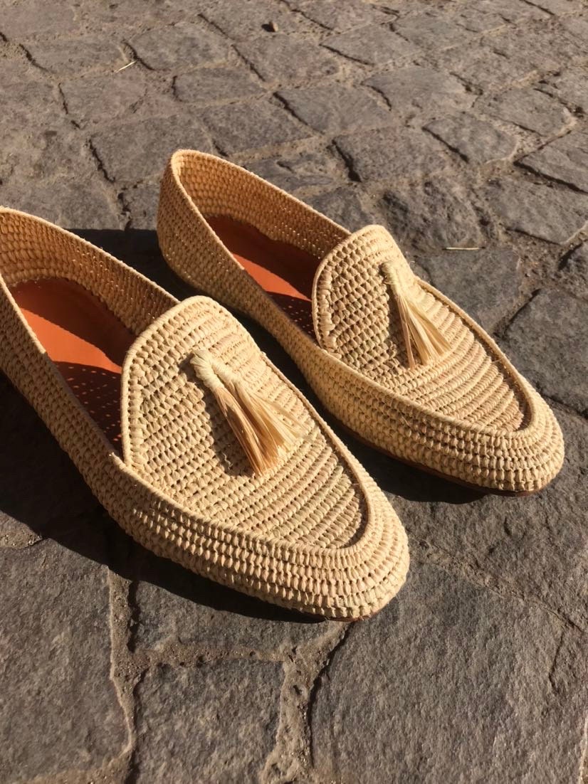 Handwoven Raffia Loafers with Tassel – Moroccan Elegant Summer Shoes