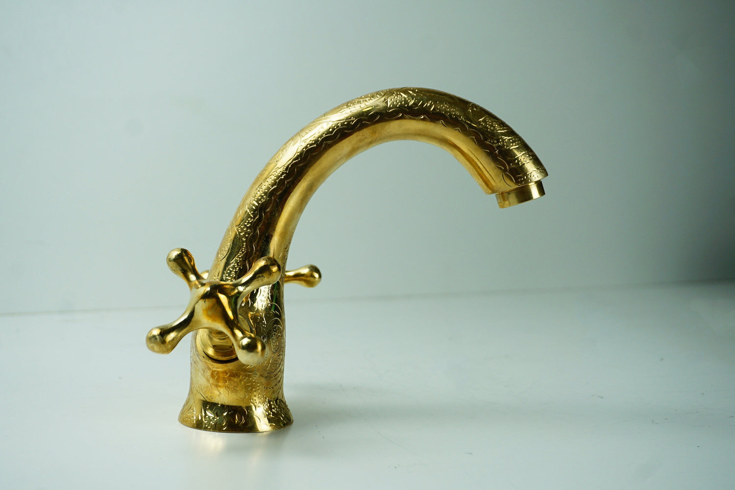 Solid Brass Faucet Bathroom Sink, Engraved Single Hole Brass Vanity Faucet