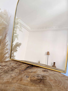 Varaudu Elegant Arched Mirror - Antique Brass Bathroom Mirror, Vanity Wall Decor