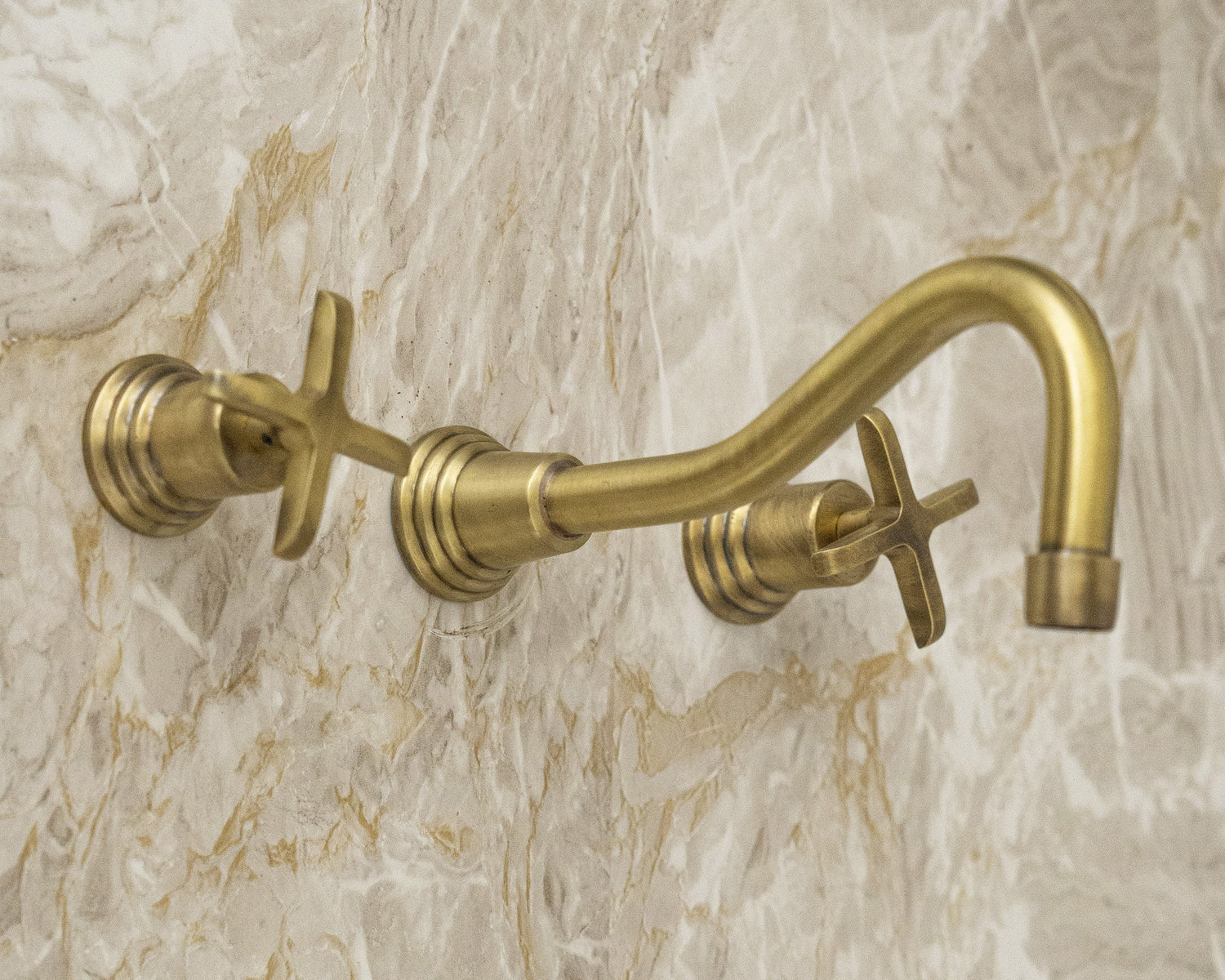 Stylish Antique Brass Bathroom Faucet with Valve