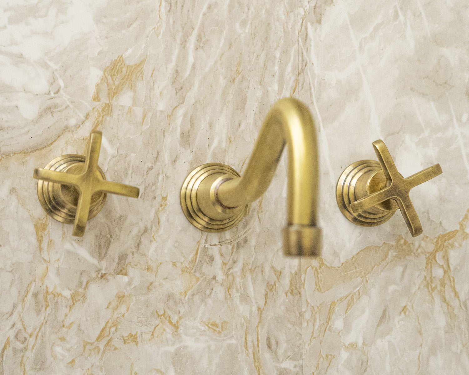 Stylish Antique Brass Bathroom Faucet with Valve