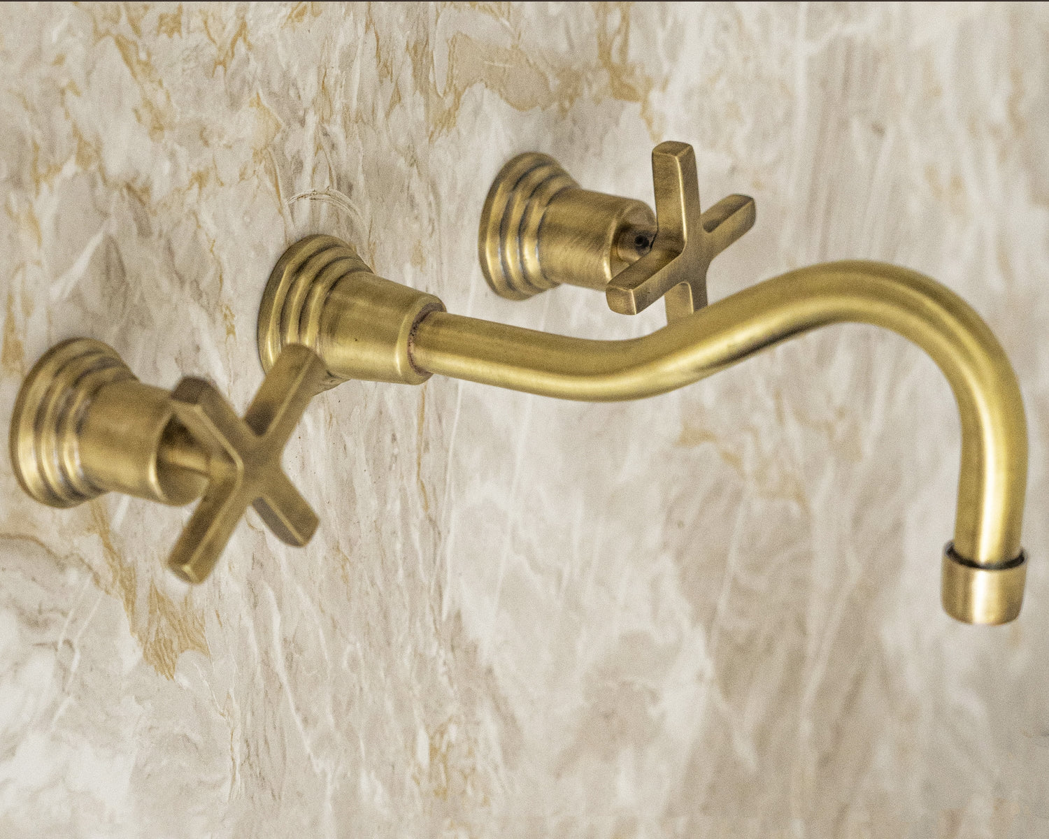 Stylish Antique Brass Bathroom Faucet with Valve