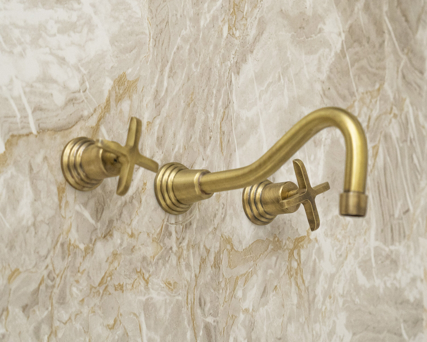 Stylish Antique Brass Bathroom Faucet with Valve