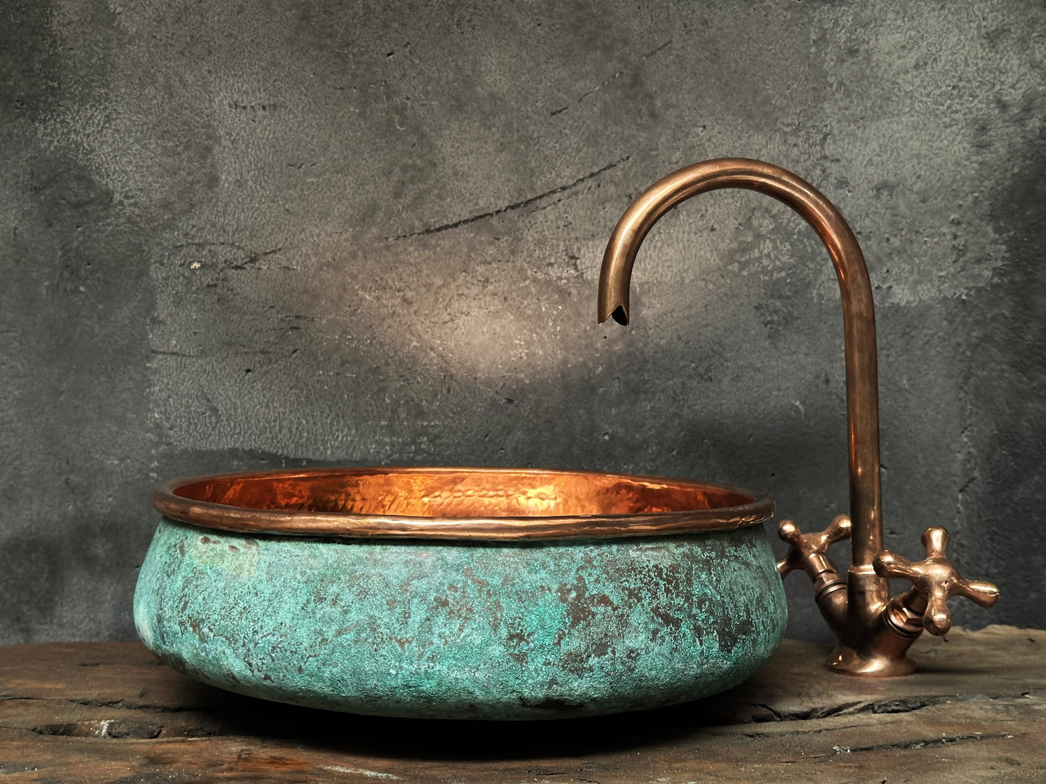 Oxidized Copper Sink Bathoom , Green Patina Copper Washbasin