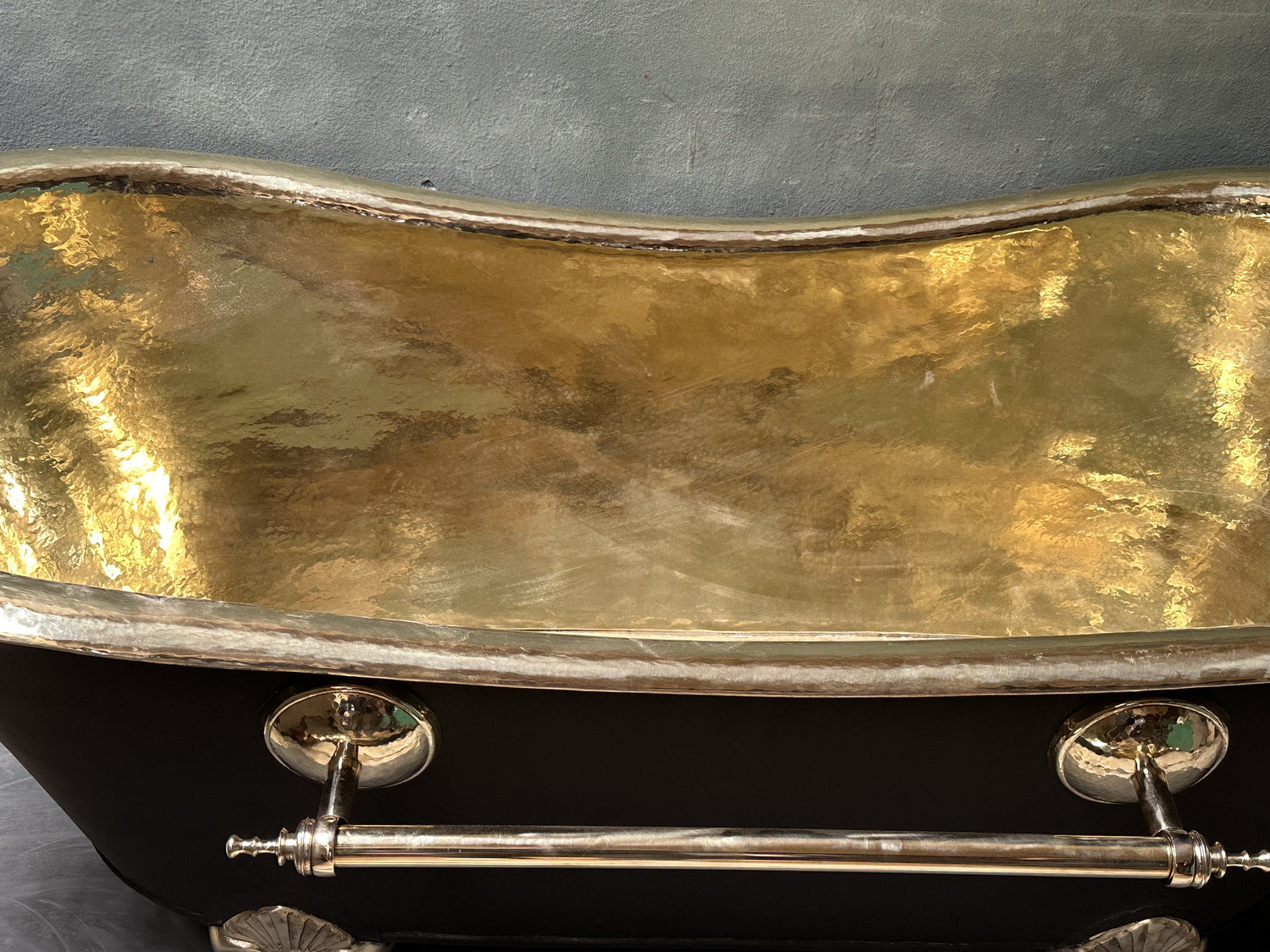 Brass Bathtub With Black Exterior, Black Bathtub Clawfoot