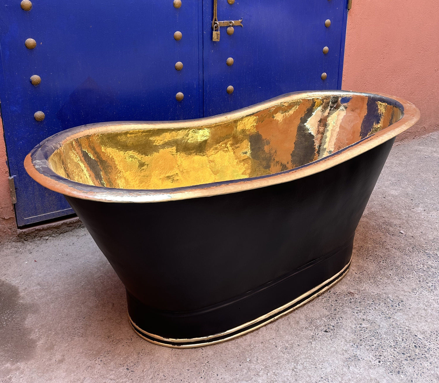 Freestanding Bathtub With Black Exterior, Brass Straight Base Bathtub, Outdoor Soaking Tub
