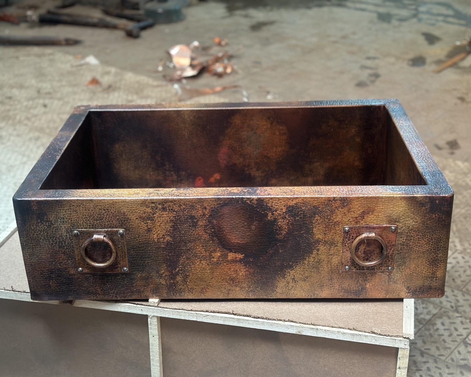 Copper Farmhouse Sink – Hammered Apron Front Style