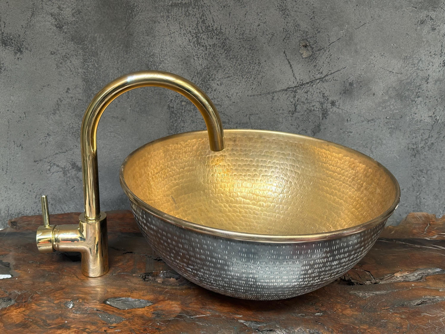 Hammered Brass Bathroom Sink – Patina Black Round Vessel