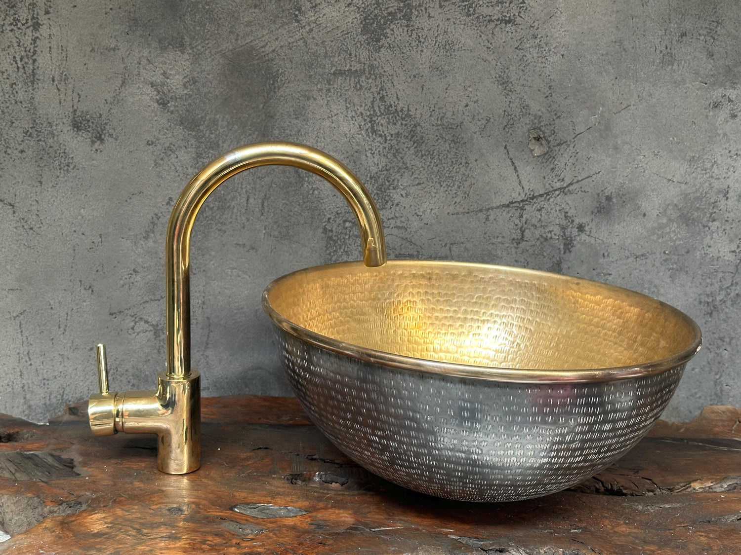 Hammered Brass Bathroom Sink – Patina Black Round Vessel