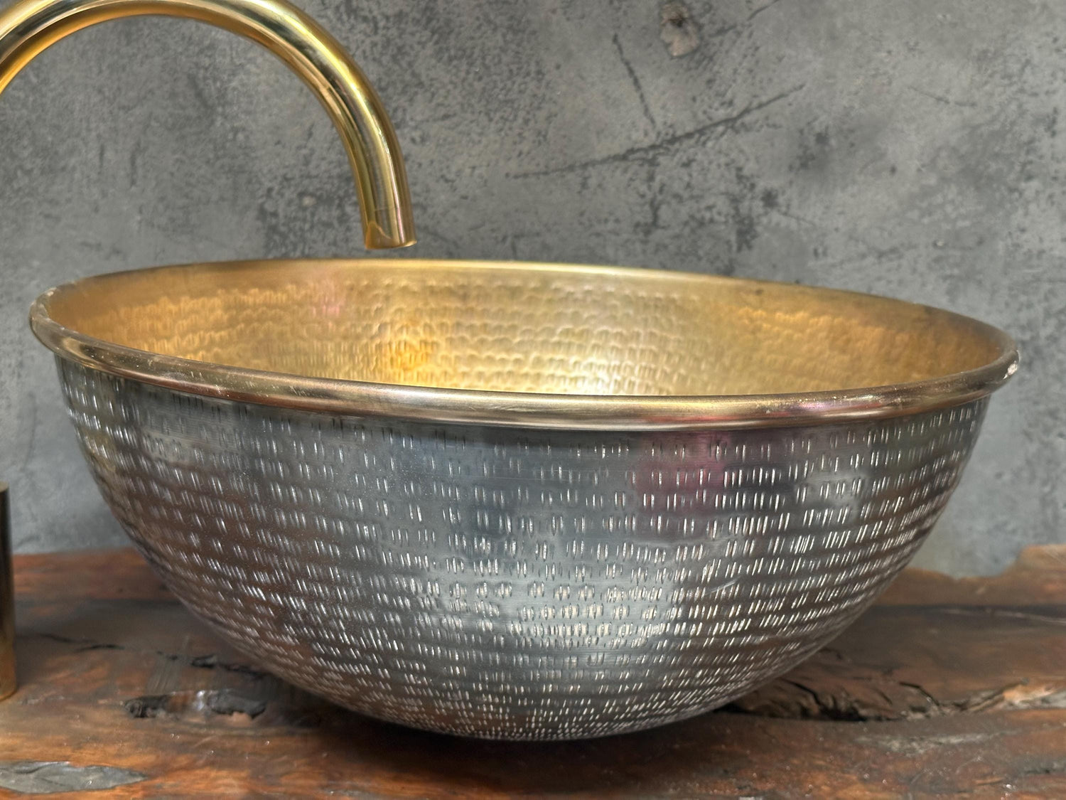 Hammered Brass Bathroom Sink – Patina Black Round Vessel