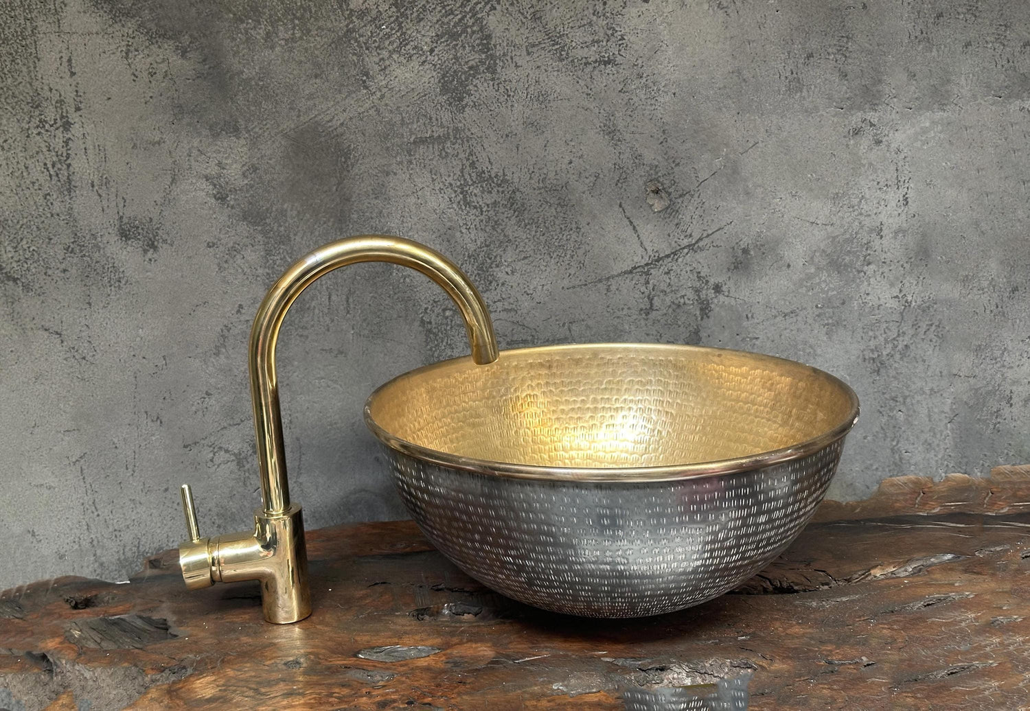 Hammered Brass Bathroom Sink – Patina Black Round Vessel