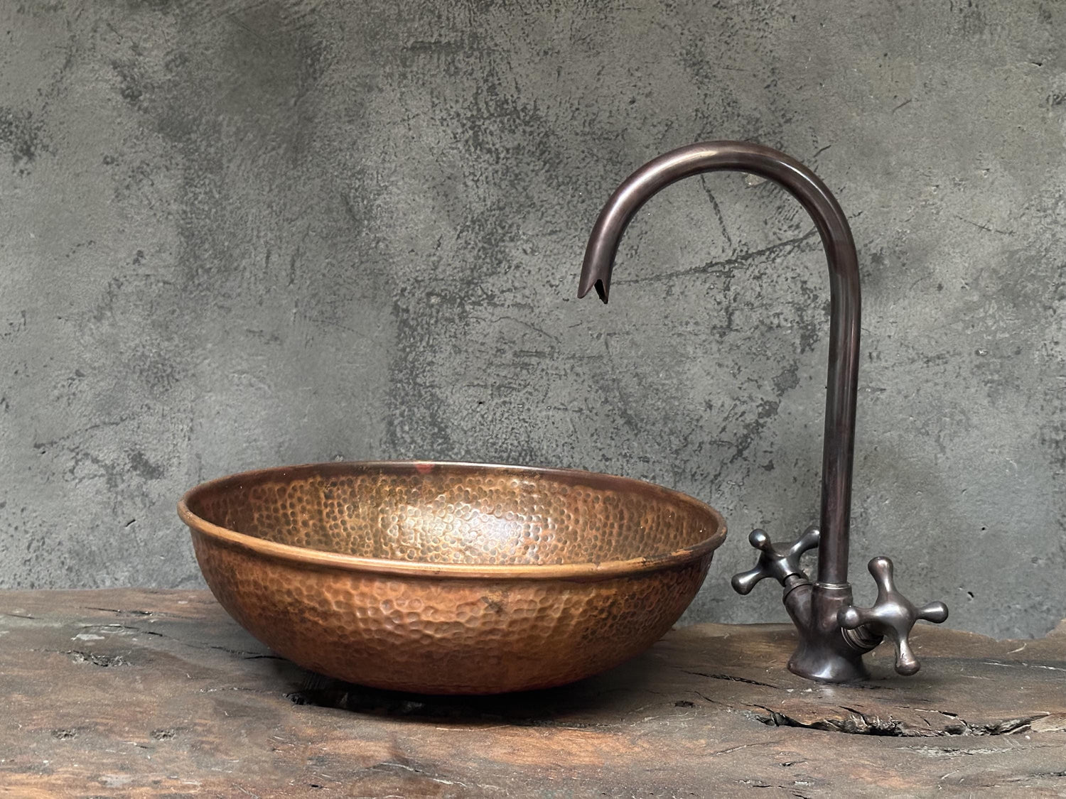 Rustic Hammered Copper Vessel Sink , Handcrafted Round Copper Sink Bathroom