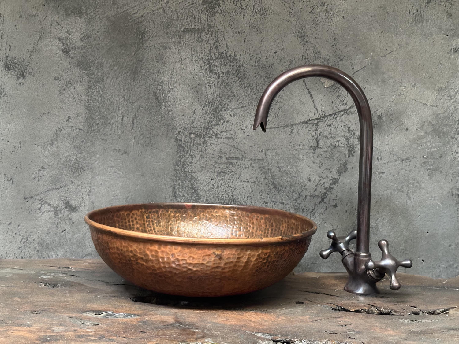 Rustic Hammered Copper Vessel Sink , Handcrafted Round Copper Sink Bathroom