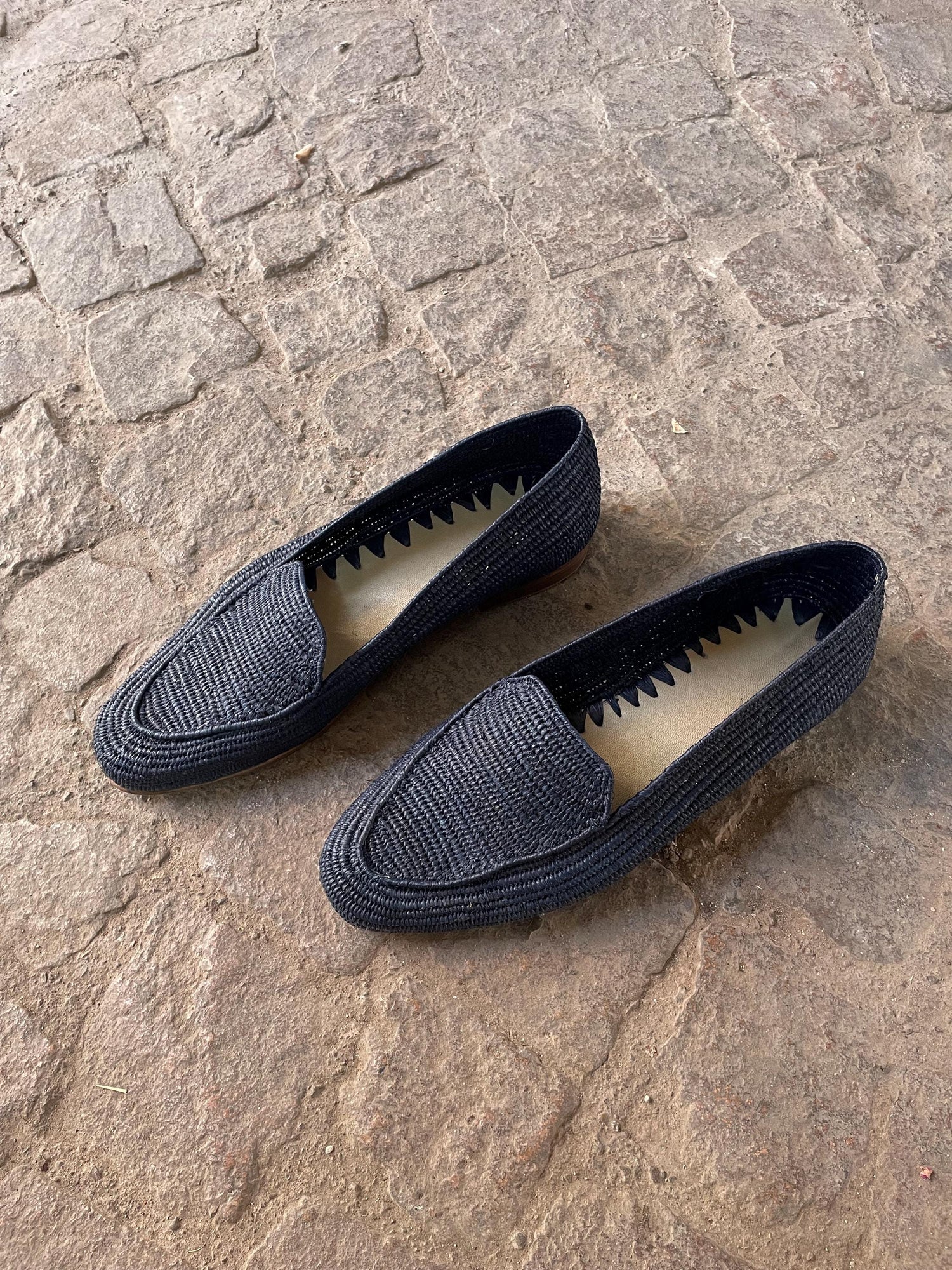 Handwoven Raffia Loafers – Minimalist Moroccan Slip-On Shoes