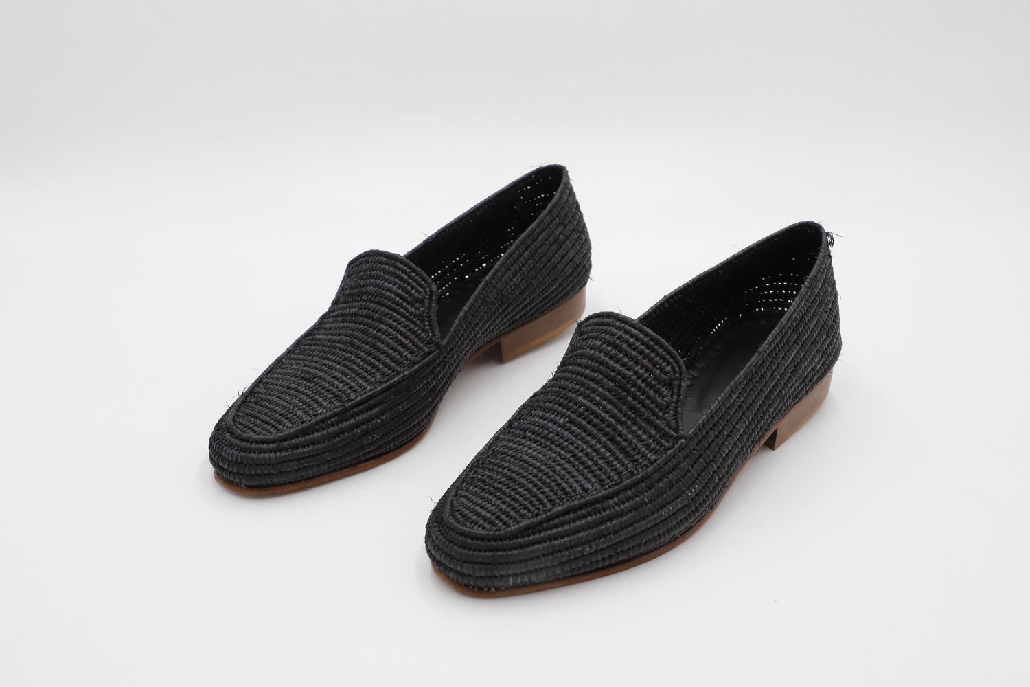 Handwoven Raffia Loafers – Minimalist Moroccan Slip-On Shoes