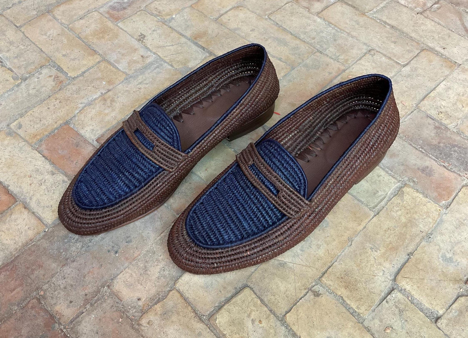 Two-Tone Raffia Loafers – Black & Natural Minimal Style