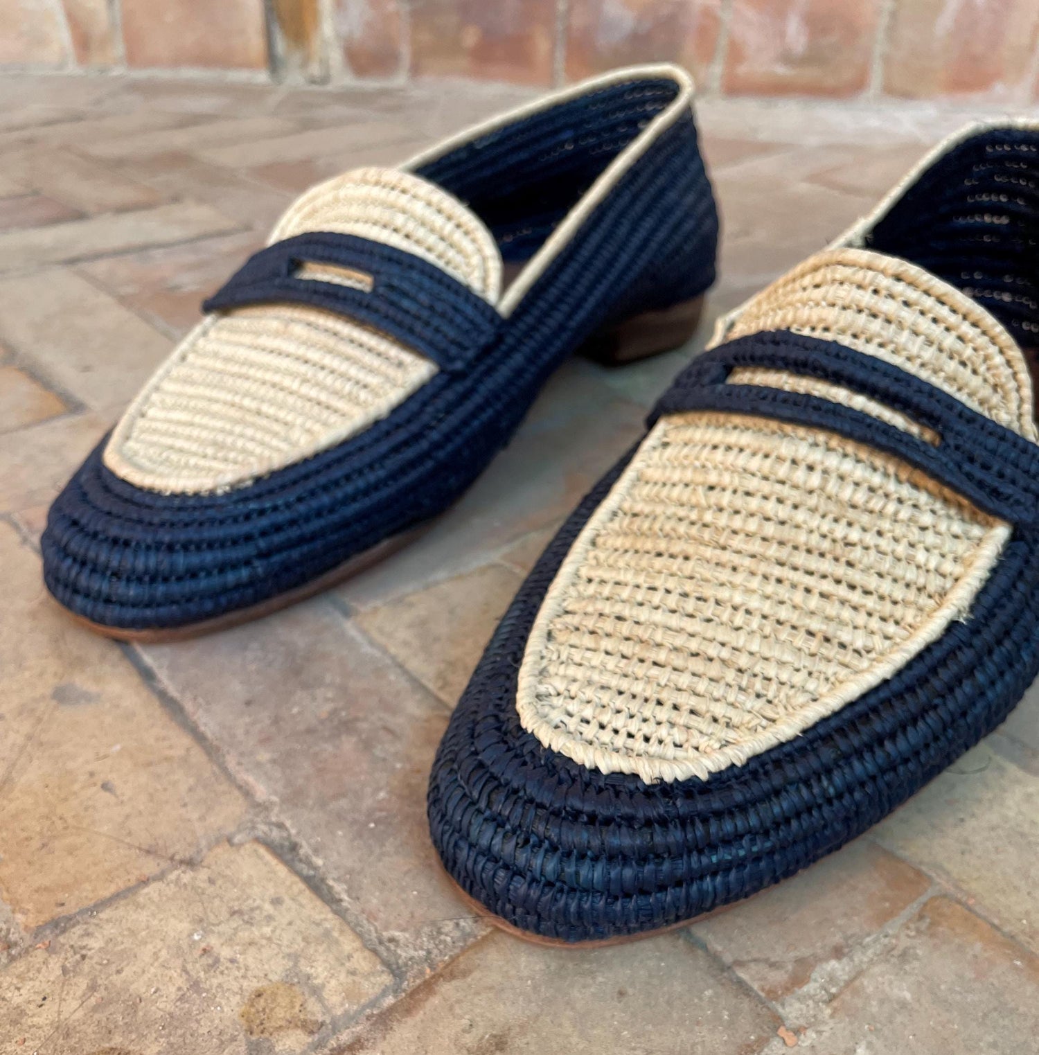 Two-Tone Raffia Loafers – Black & Natural Minimal Style