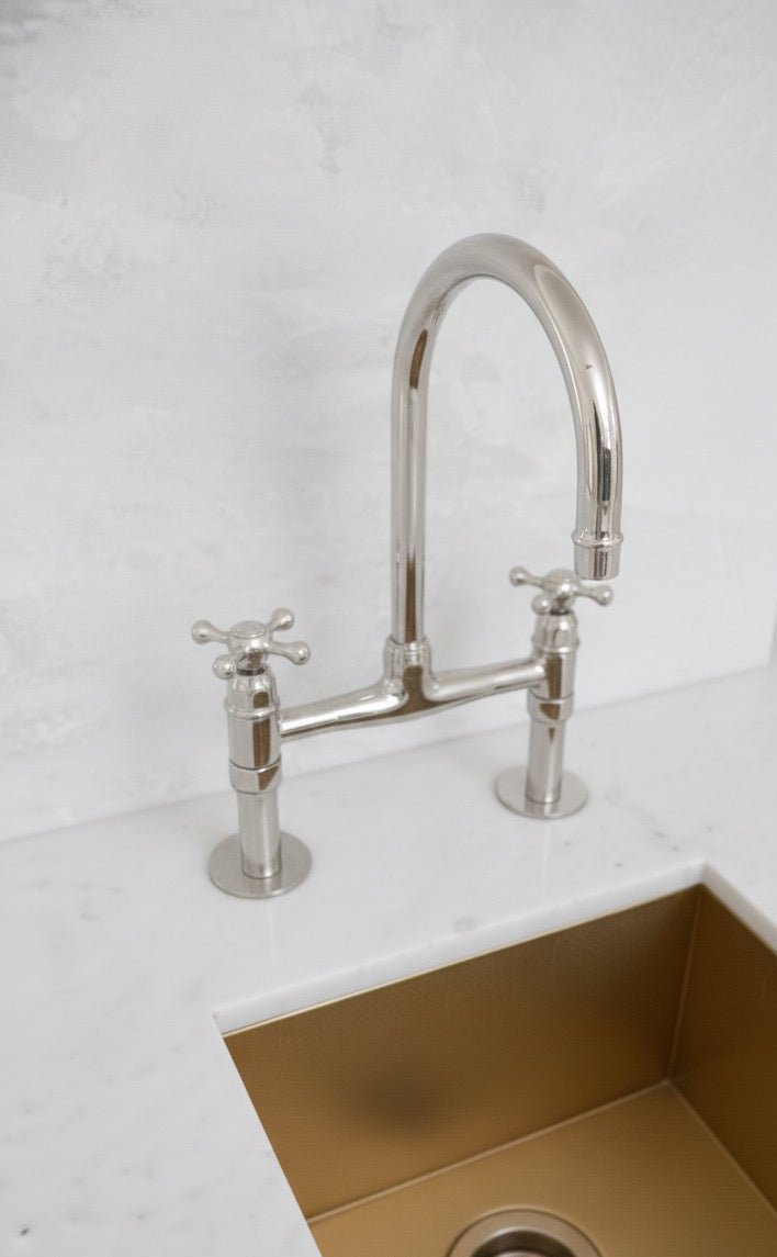 Luxury Brass Kitchen Faucet with Undermount Brass Sink