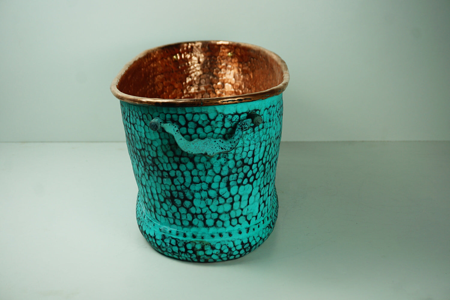 Hammered Copper Beverage Tub – Oval Ice Bucket with Verdigris Patina & Handles